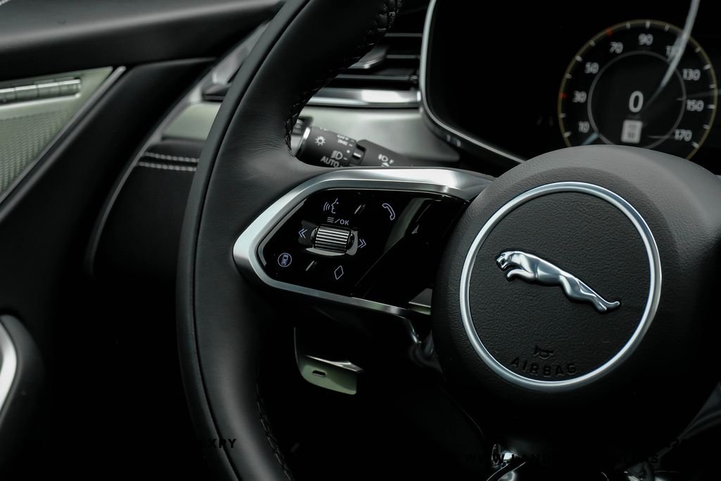 2026 Jaguar F-Pace R-Dynamic S - Photo 13