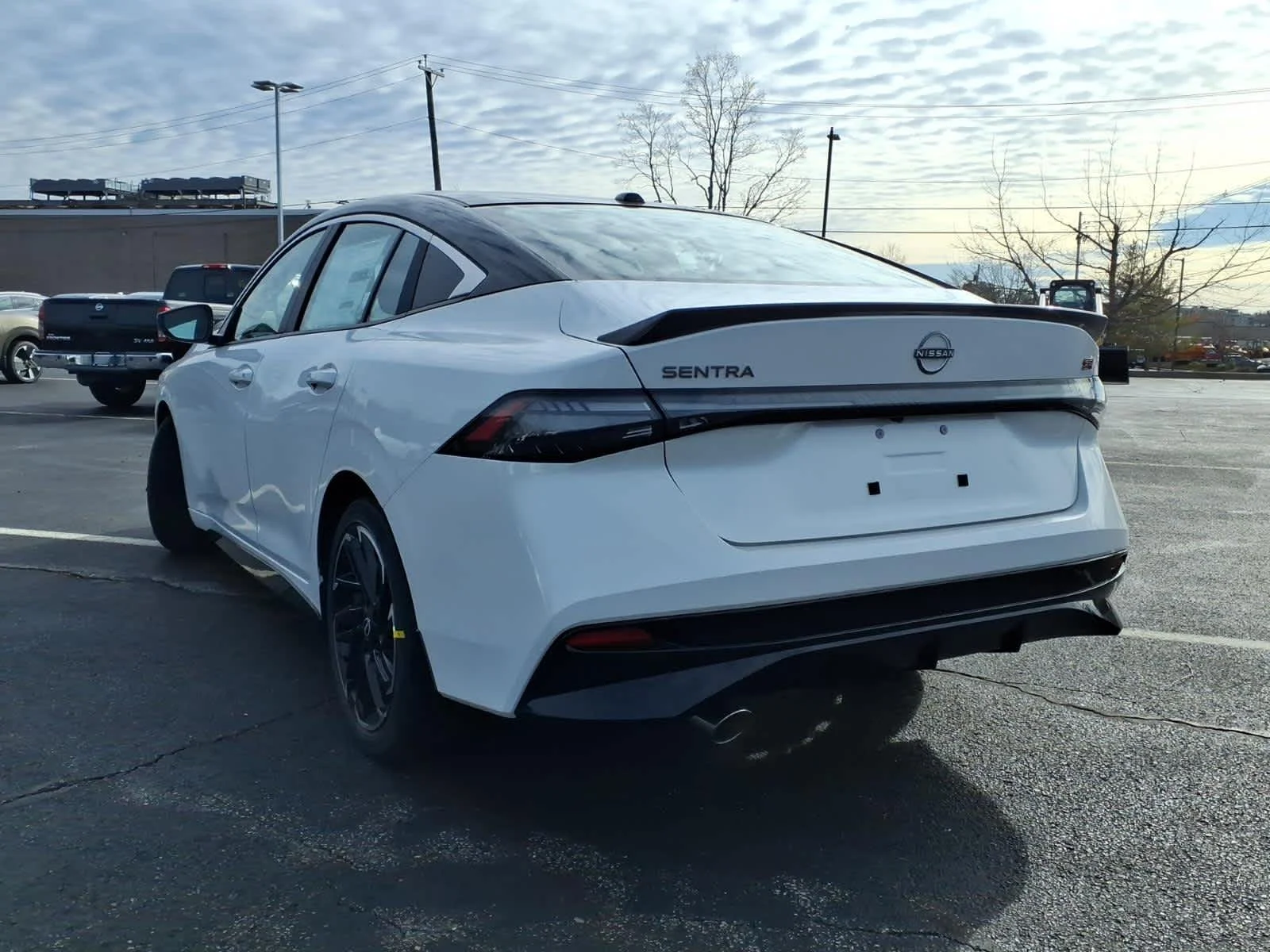 New 2026 Aspen White Tricoat/Super Black Nissan SR image 4