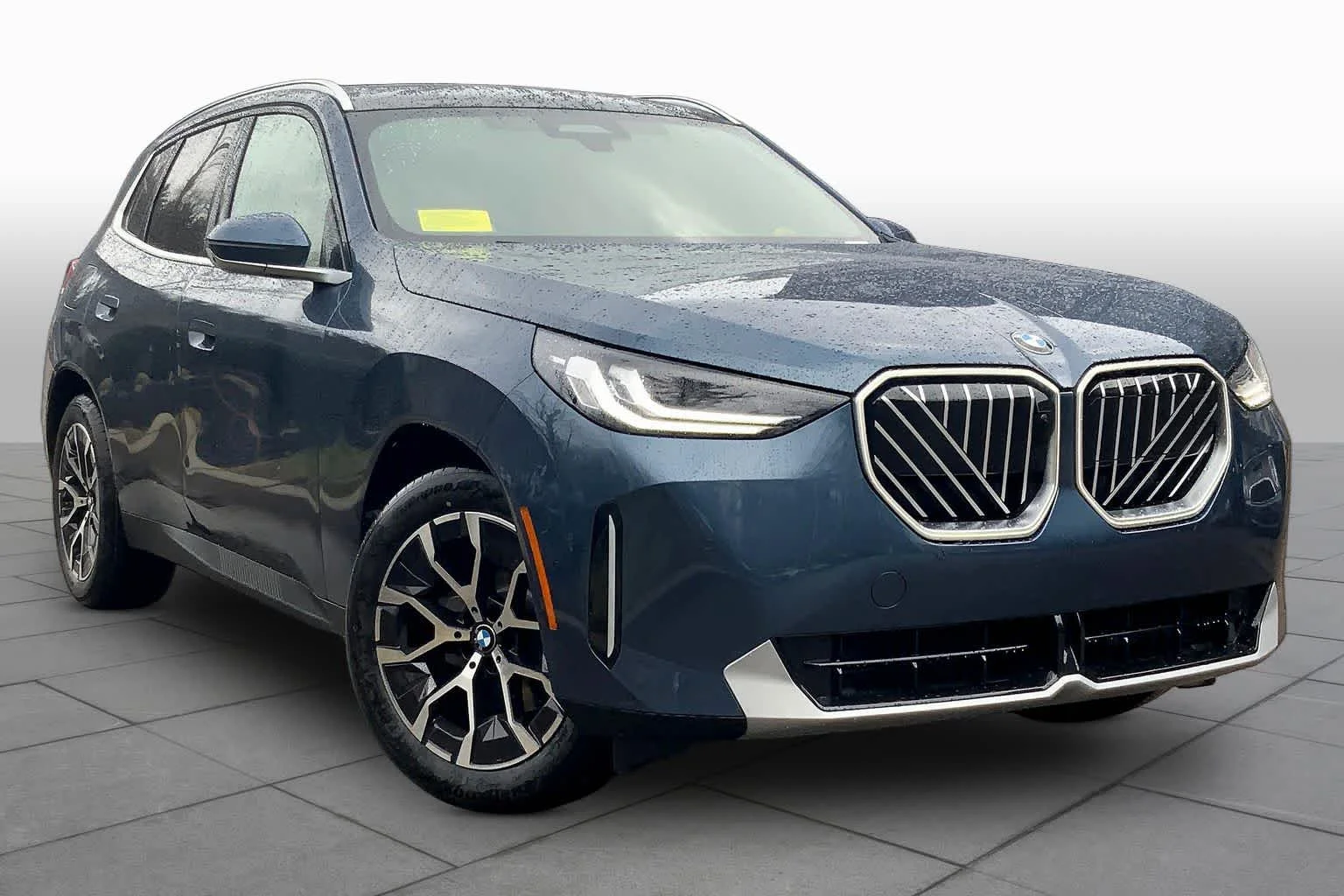 New 2026 Arctic Race Blue metallic BMW 30 xDrive image 2