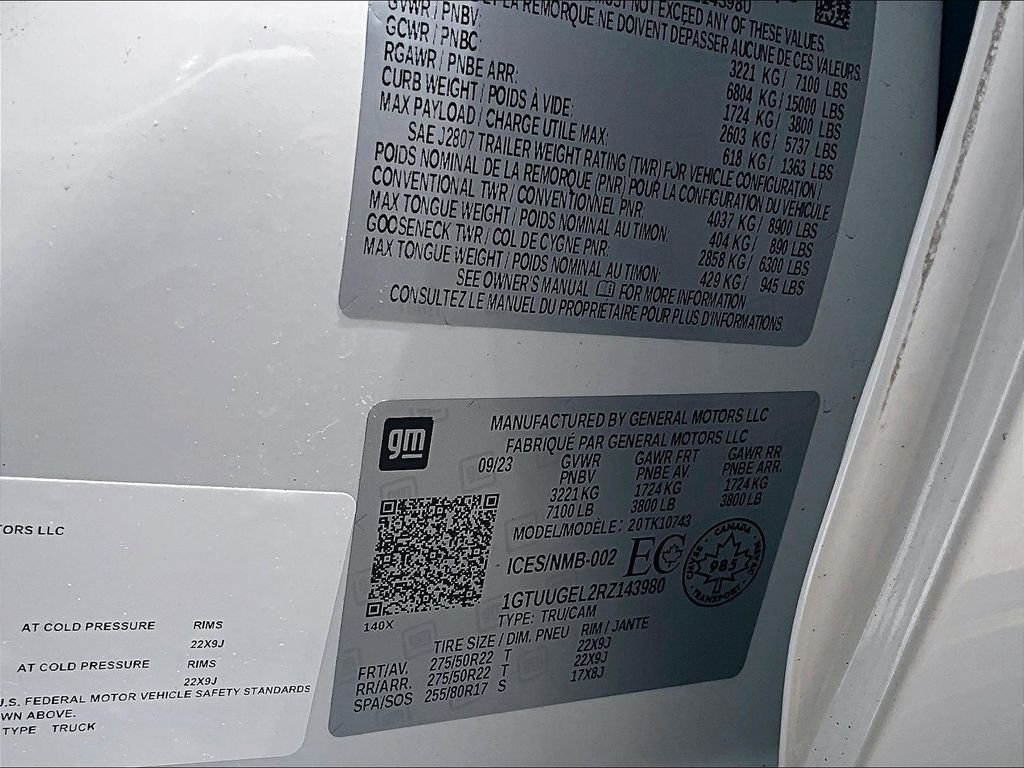 Used 2024 White GMC Denali image 35