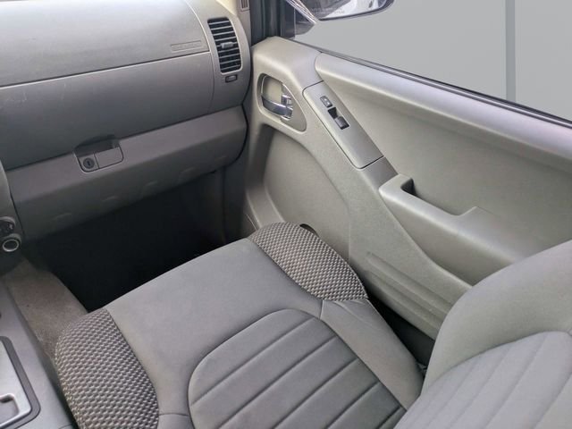 Used 2017 White Nissan Desert Runner image 16