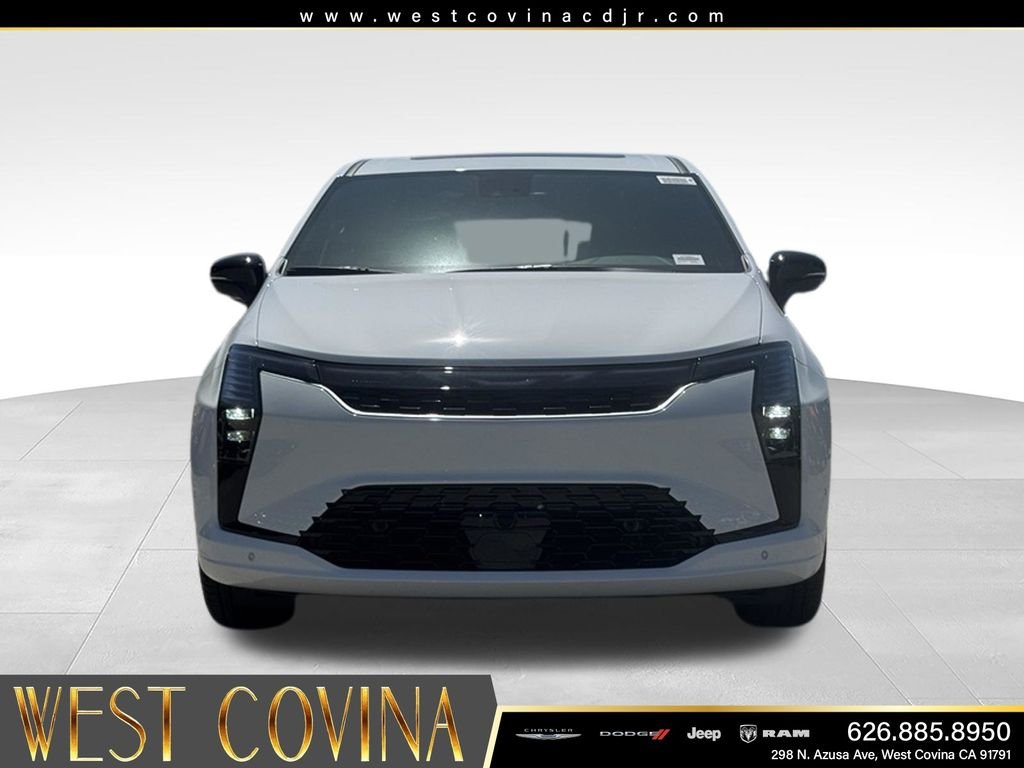 New 2027 Bright White Clear-Coat Exterior Paint Chrysler Limited image 3