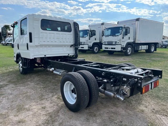New 2024  Isuzu 150" WHEELBASE image 5
