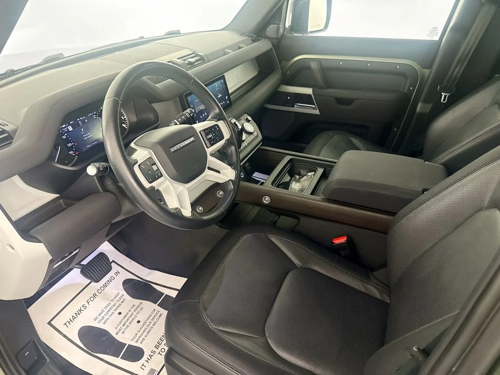 Used 2023 Green Land Rover X-Dynamic SE image 9