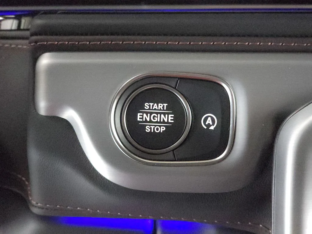 Certified Used 2025 MANUFAKTUR Moonlight White Magno Mercedes-Benz G 63 AMG® image 17