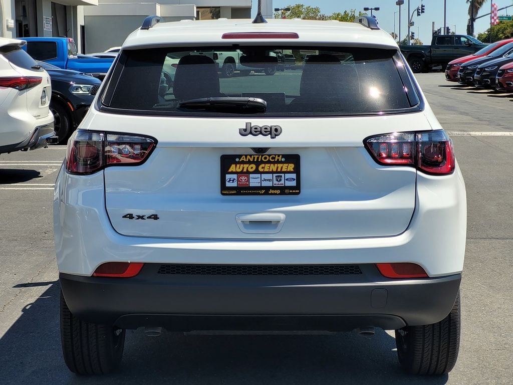New 2026 White Jeep Latitude image 4