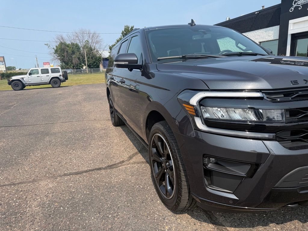 Used 2023  Ford Limited image 14