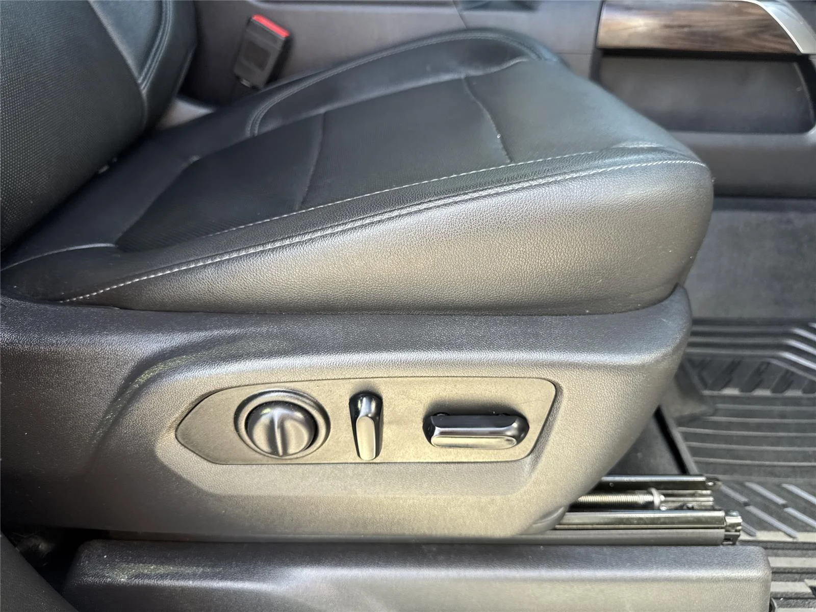Used 2019 Pacific Blue Metallic GMC SLT image 37