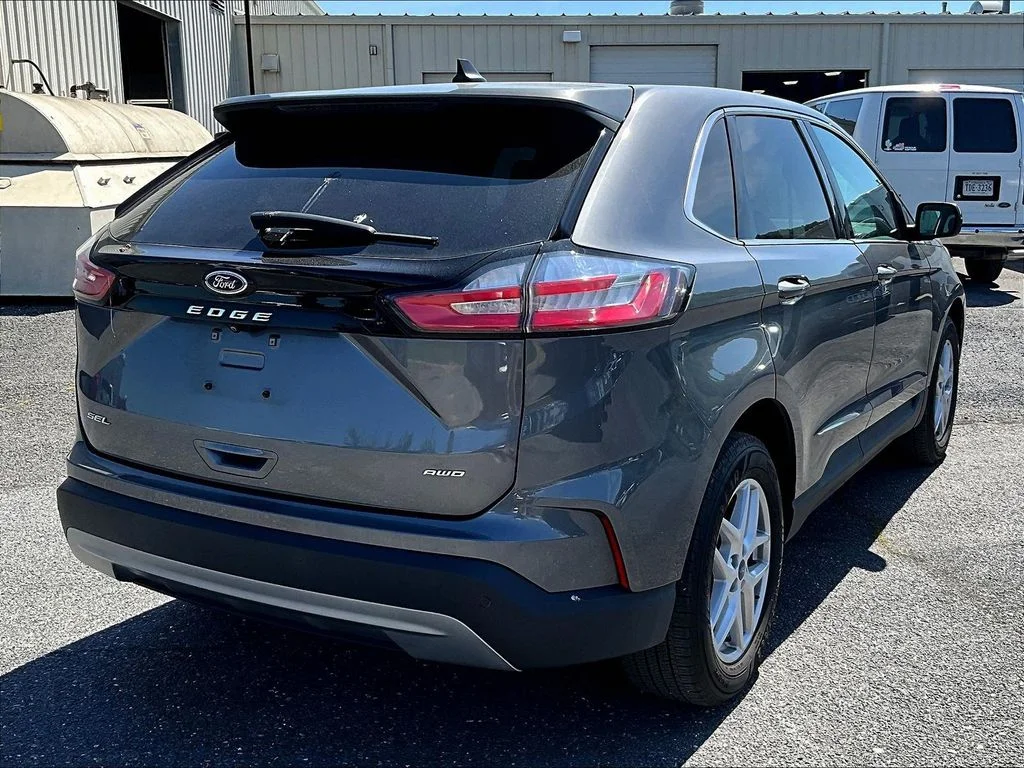 Used 2021 Gray Ford SEL image 4