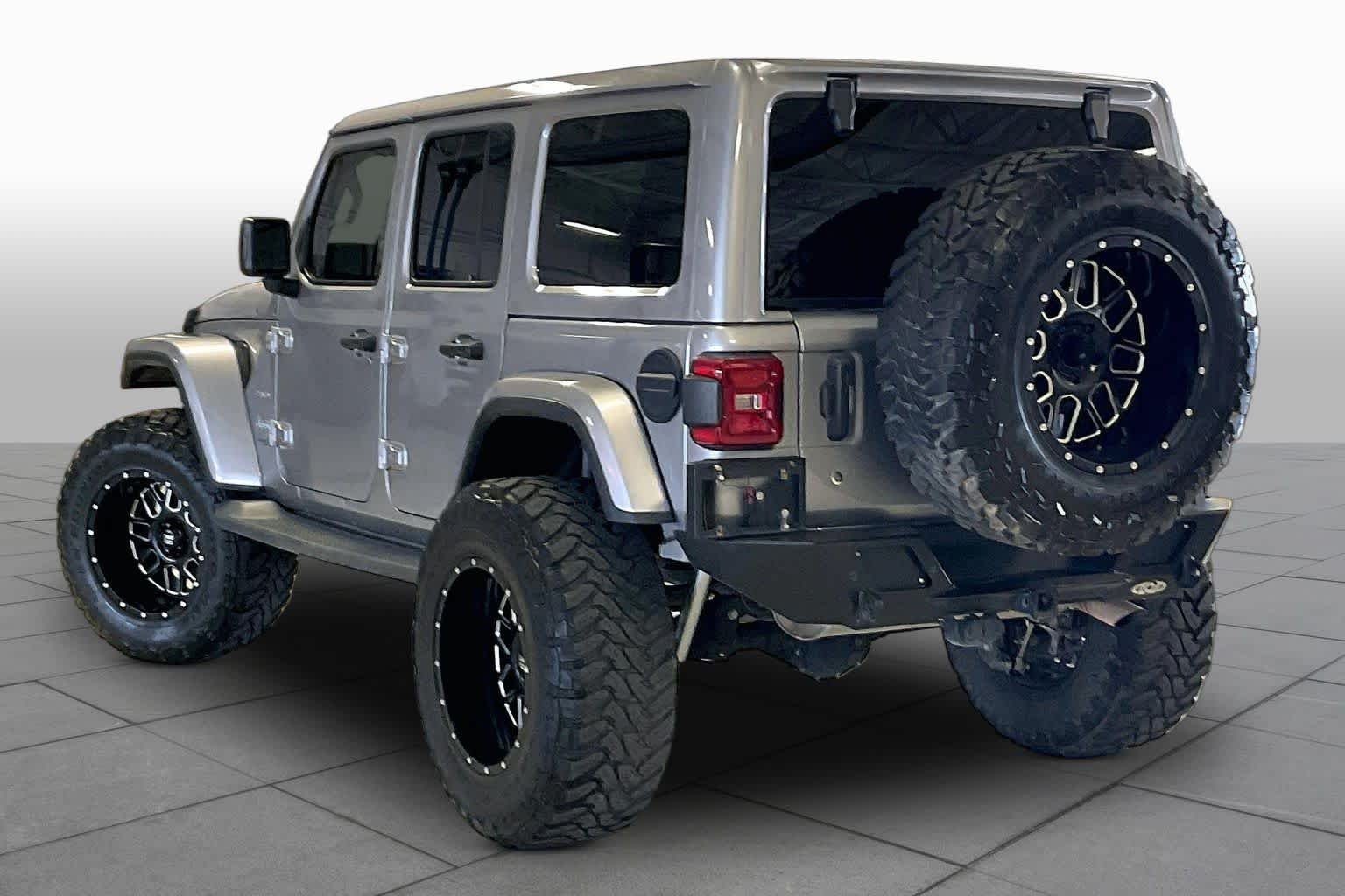 Used 2019 Billet Silver Metallic Clearcoat Jeep Sahara image 11