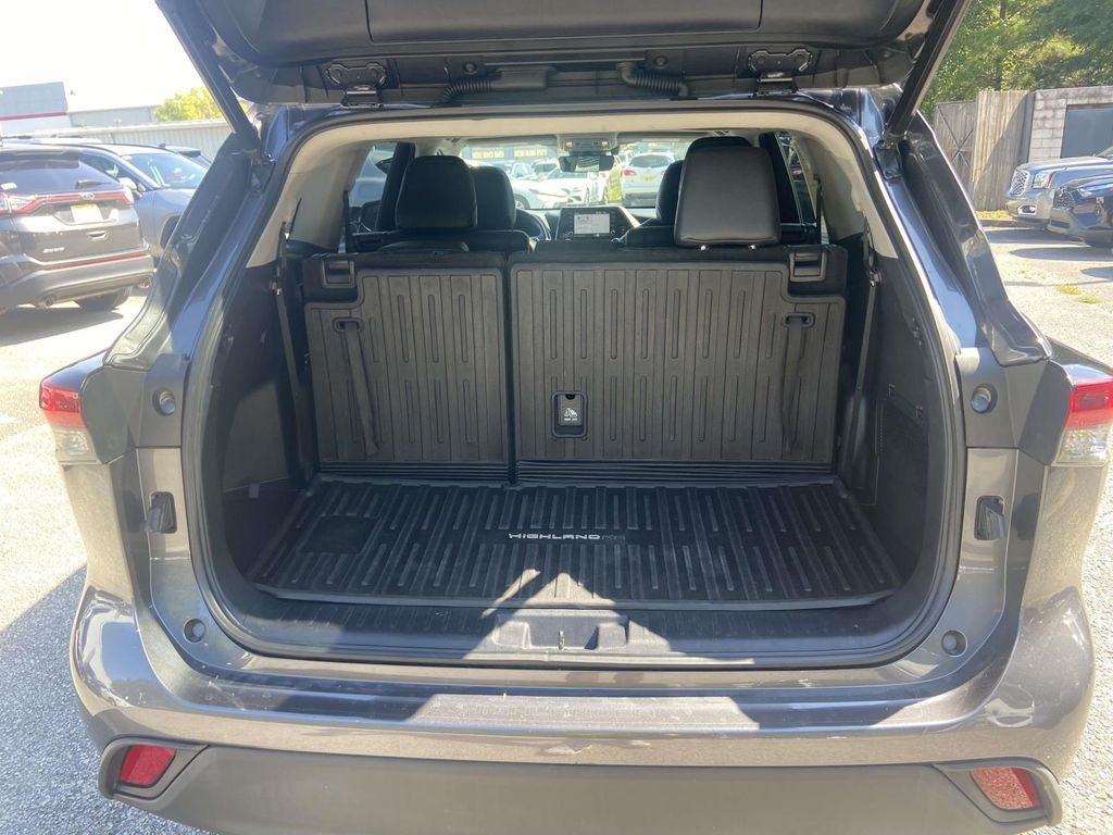Used 2021 Gray Toyota XLE image 10