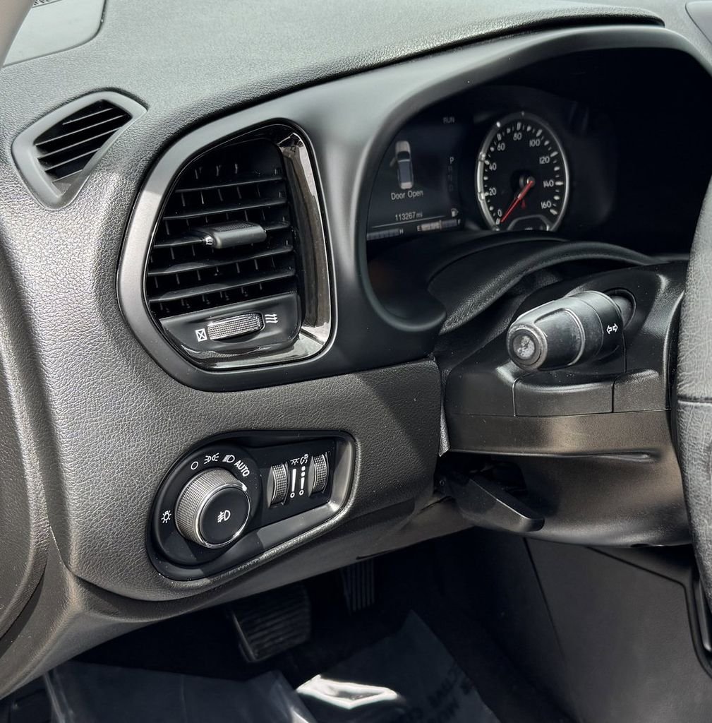 Used 2018 Gray Jeep Latitude image 13
