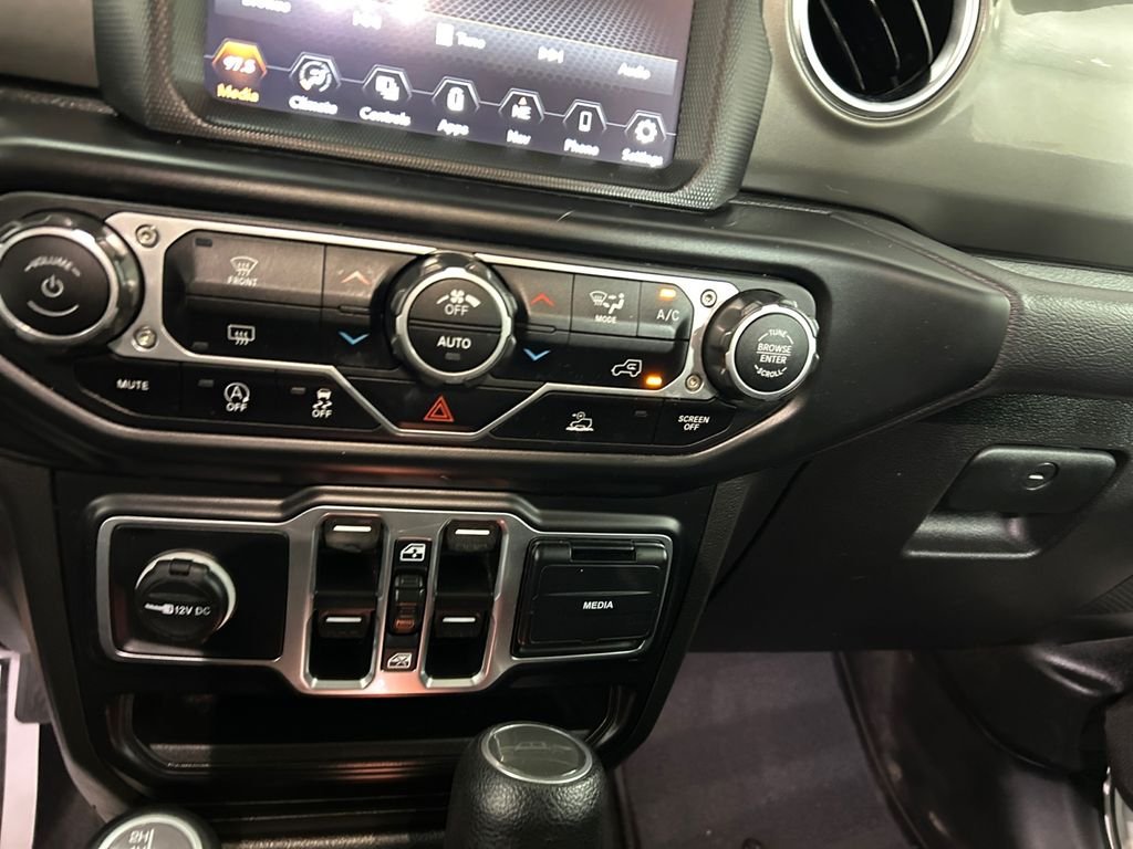 Used 2023 White/off-white Jeep Overland image 30