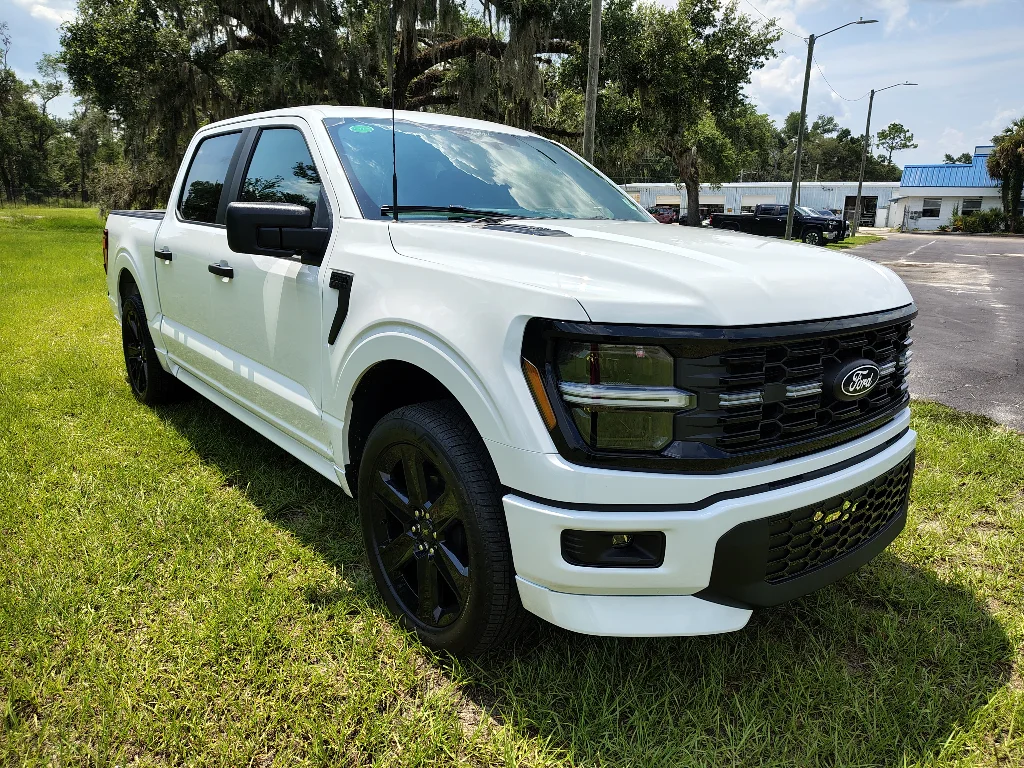 New 2026 Oxford White Ford STX CREW 4X4 LOBO image 8