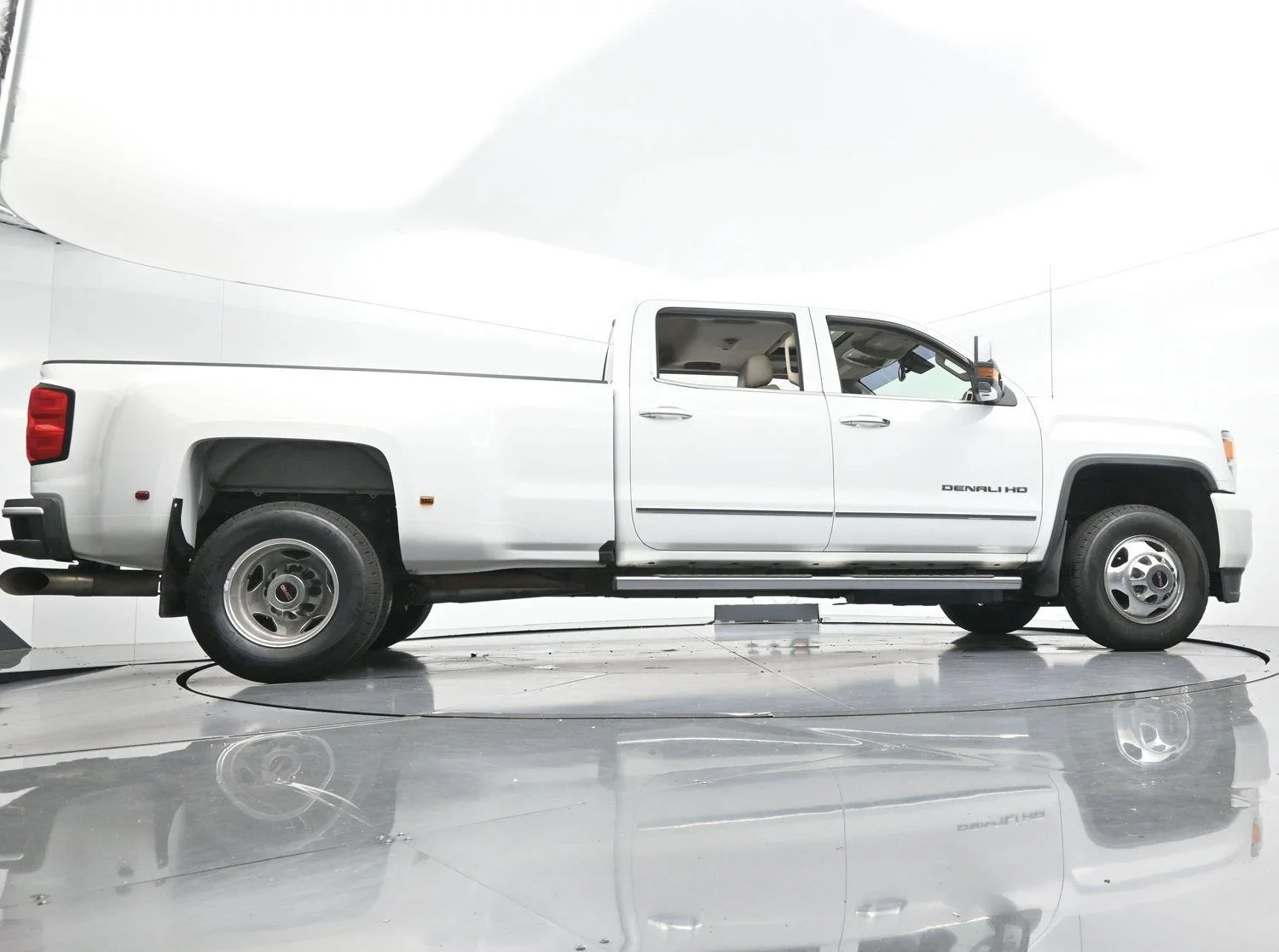Used 2016 Summit White GMC Denali image 53
