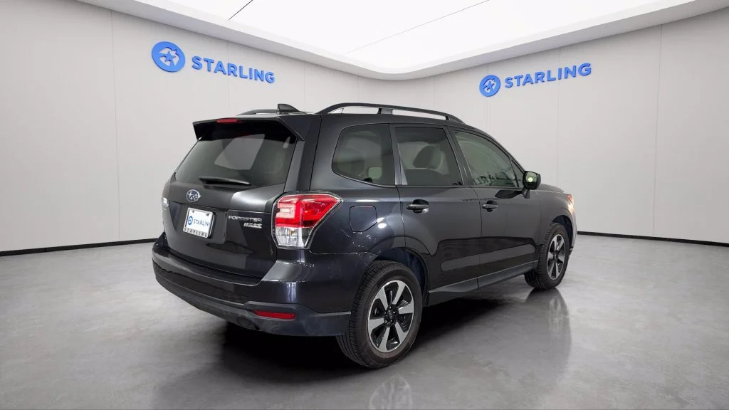 Used 2017 Gray Subaru 2.5i Premium image 9
