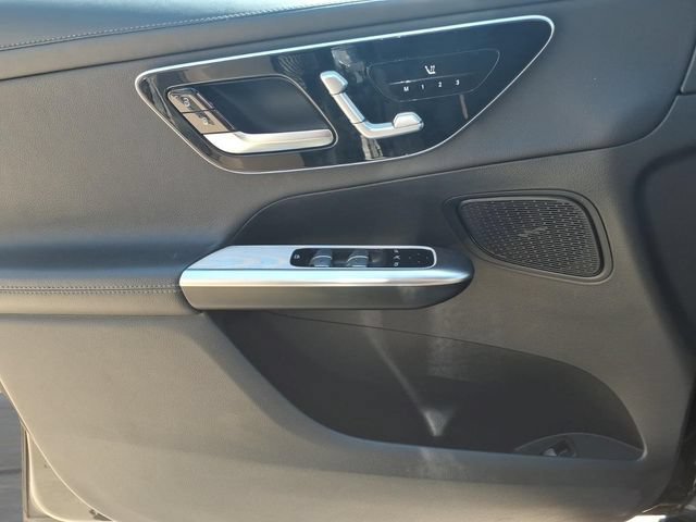 Used 2023  Mercedes-Benz GLC 300 image 18