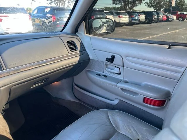 Used 2000  Ford LX image 16