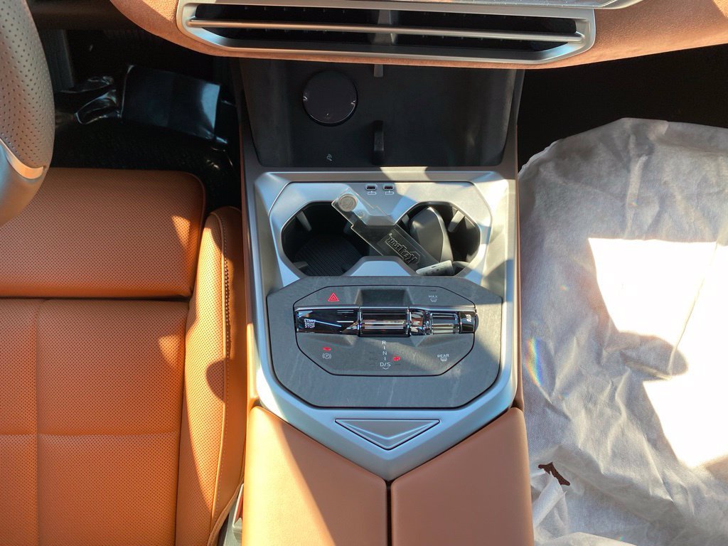 New 2027 Vancouver Green Metallic BMW 40 xDrive image 14