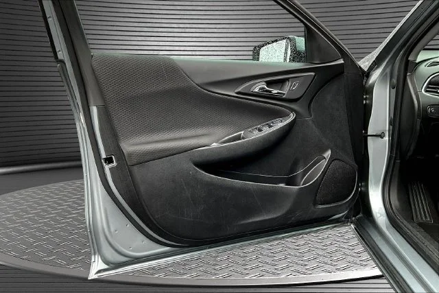 Used 2025 Gray Chevrolet LT image 19