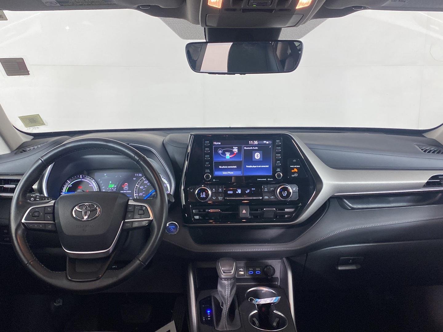 Used 2022 Pearl Toyota XLE image 28