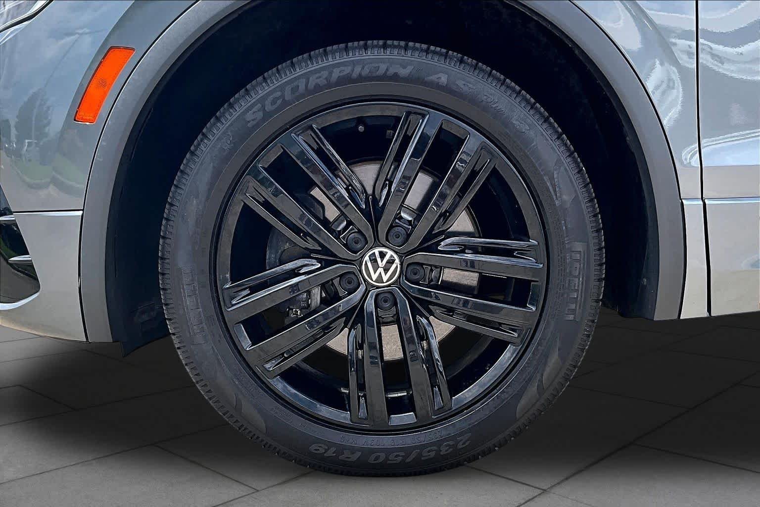 Used 2022 Platinum Gray Metallic Volkswagen SE R-Line Black image 10