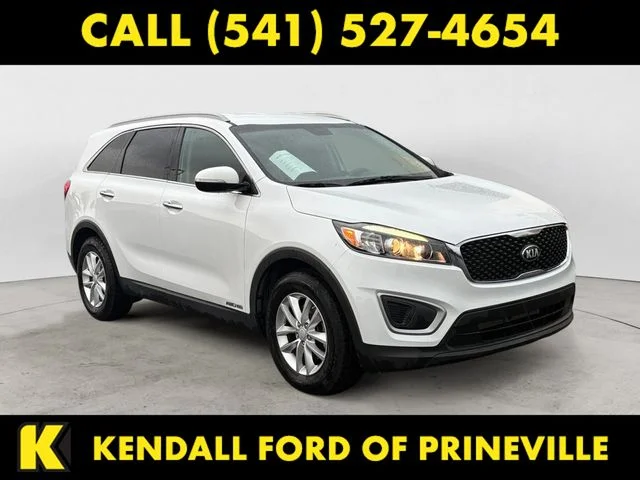Used 2017 Snow White Pearl Kia LX image 7