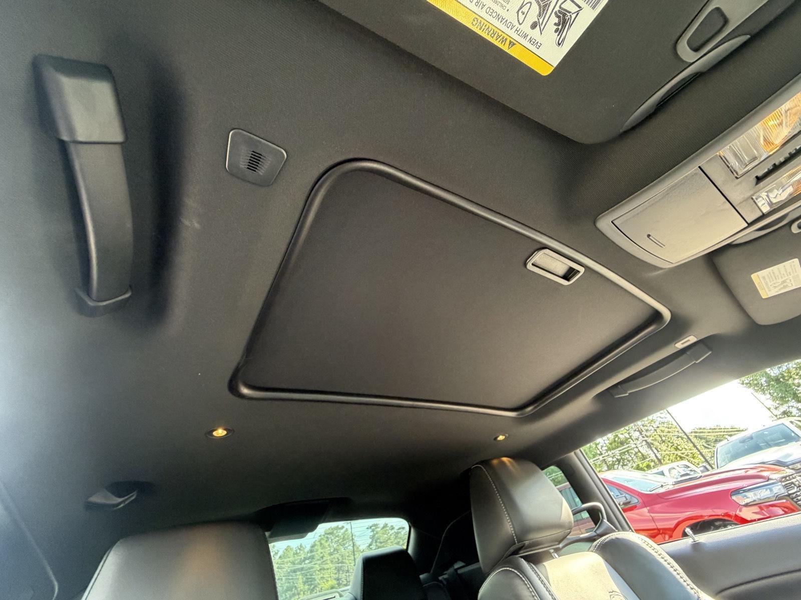 Used 2017 Pitch Black Clearcoat Dodge SRT Hellcat image 21