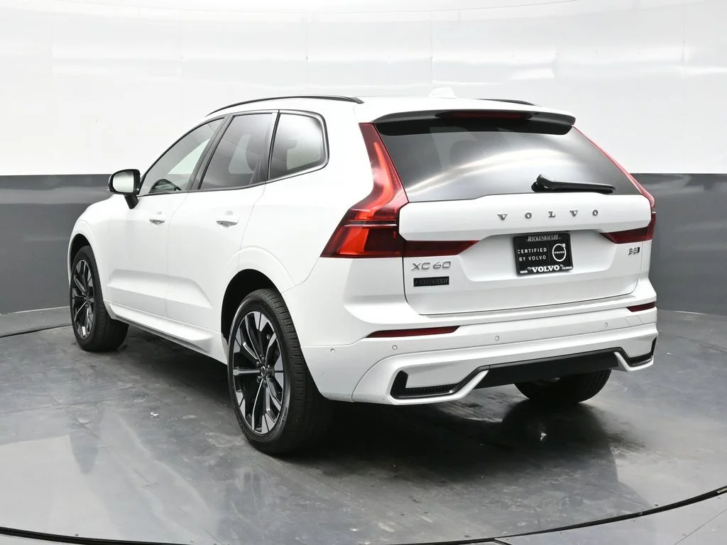 New 2026 Crystal White Volvo Plus image 5