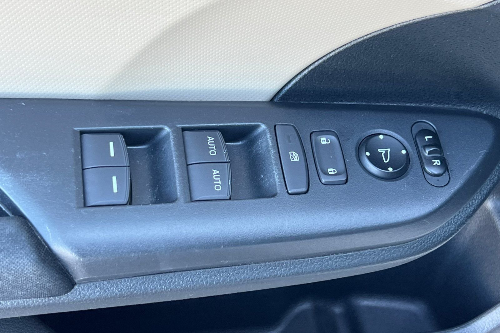 Used 2016 Taffeta White Honda LX image 15