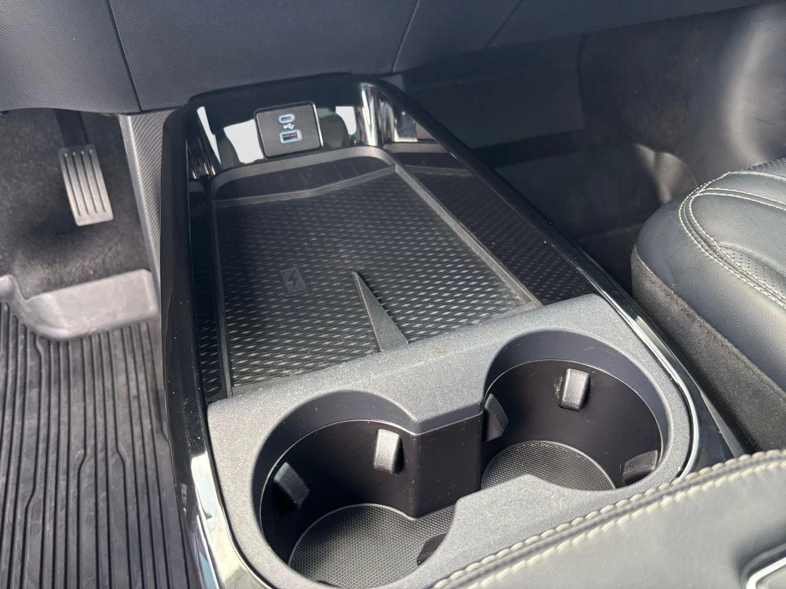 Used 2023 Shadow Black Ford Premium image 33