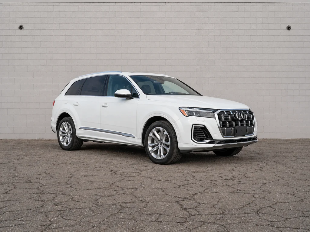 Used 2025 White Audi  image 9
