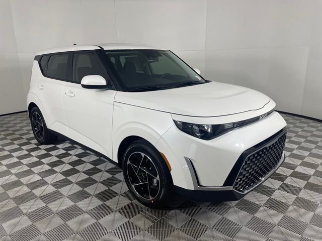 Used 2023 White Kia EX image 2