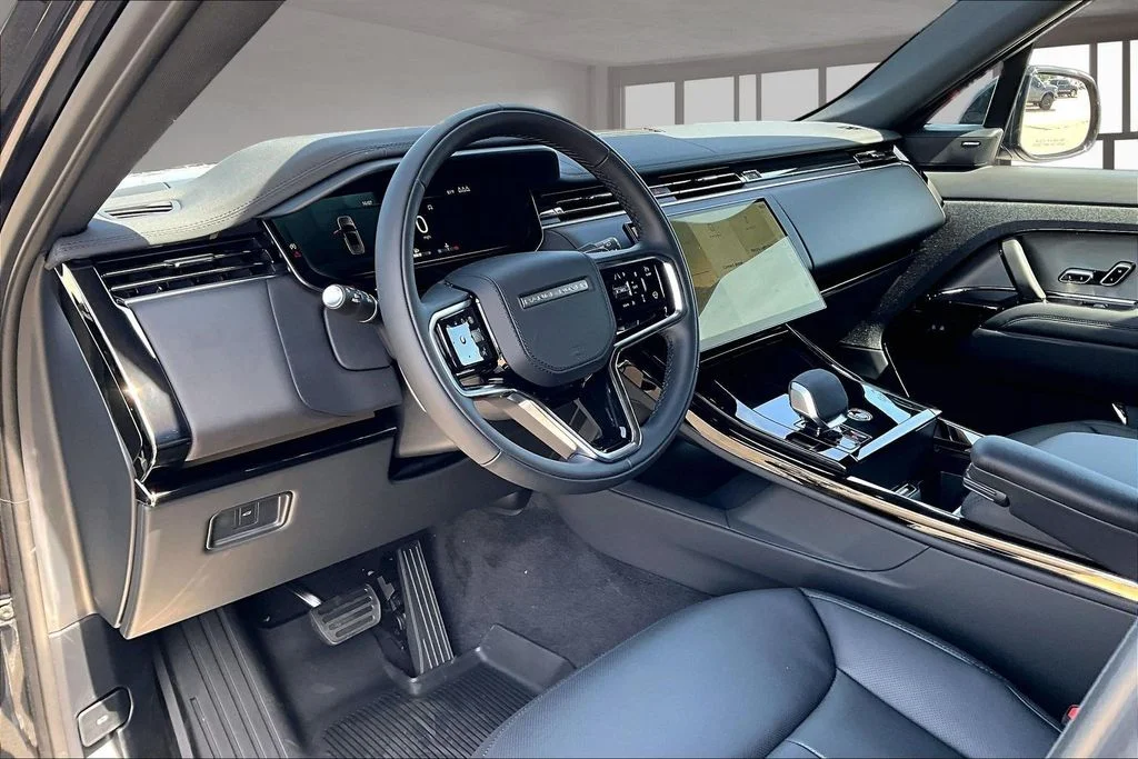 New 2026 Black Land Rover SE image 6