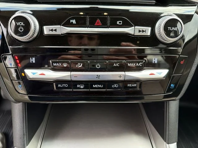 Used 2021 White Ford Limited image 21