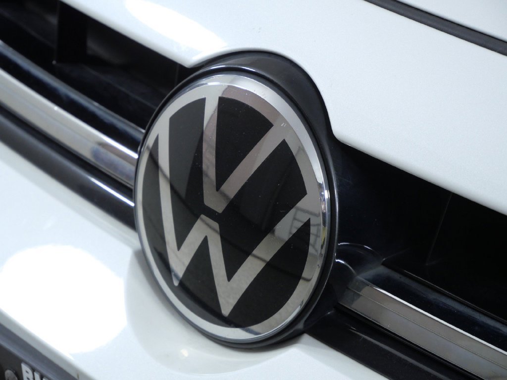 Used 2025 White Volkswagen 1.5T SE image 5