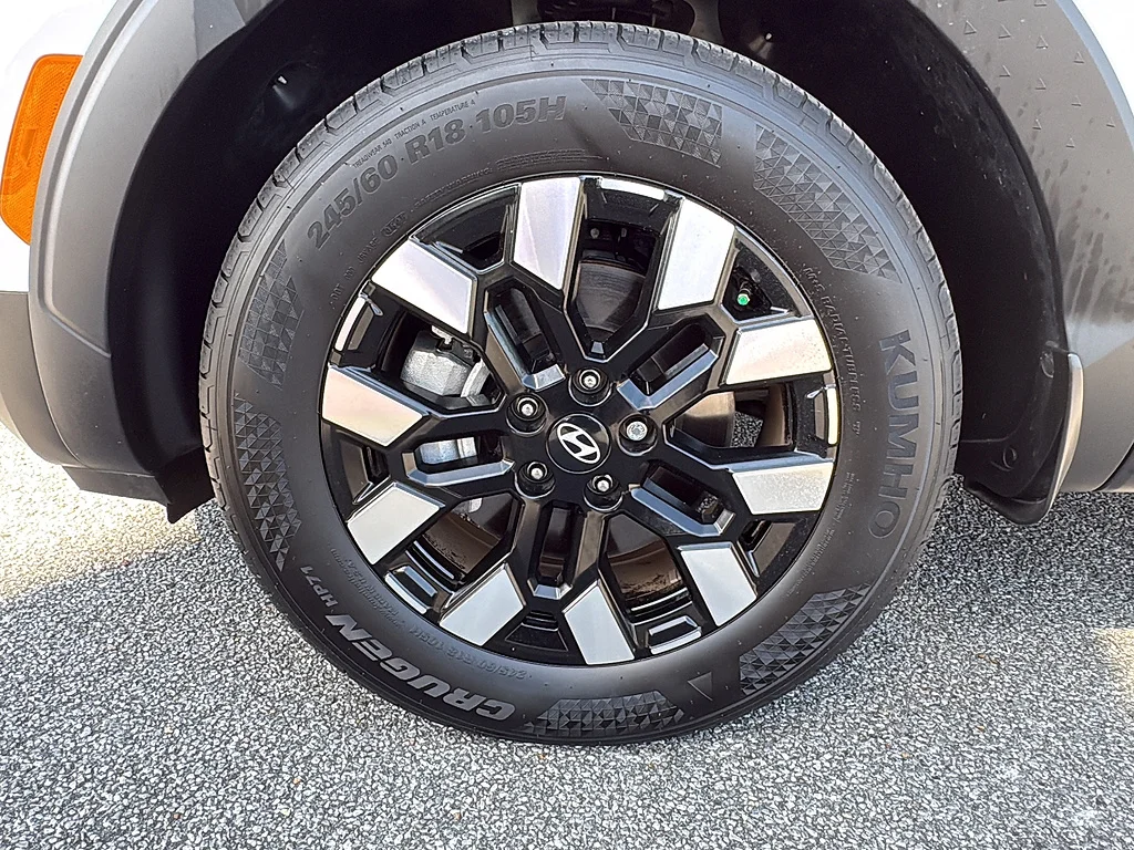 Used 2025 Atlas White Hyundai  image 9
