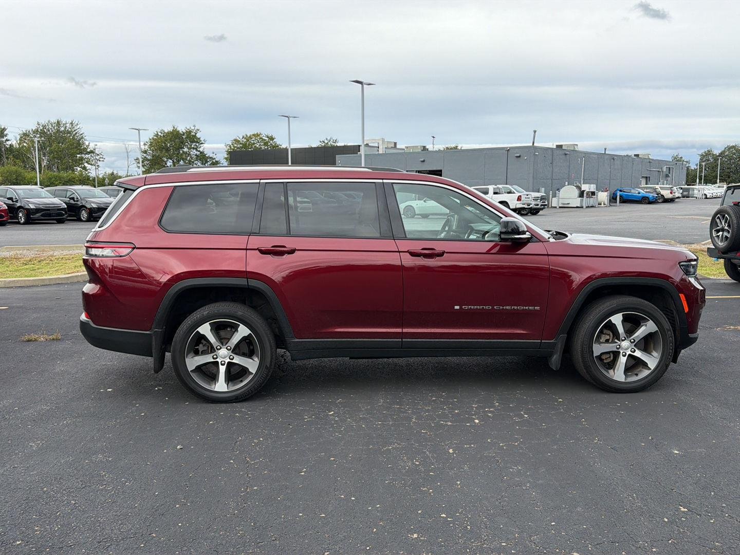 Used 2023 Velvet Red Pearlcoat Jeep Limited image 6