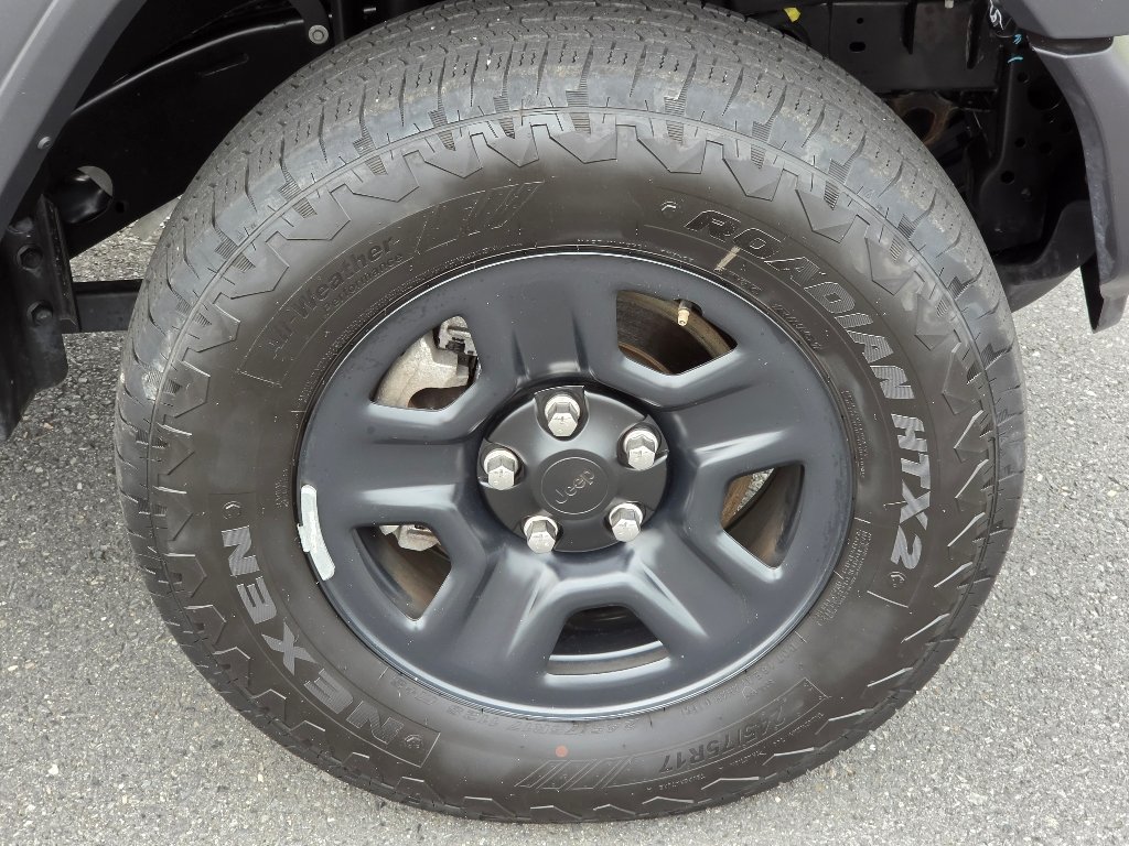 Used 2025 Joose Jeep Sport image 4