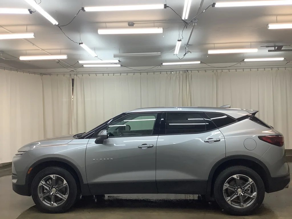 Used 2025 Sterling Gray Metallic Chevrolet LT image 10