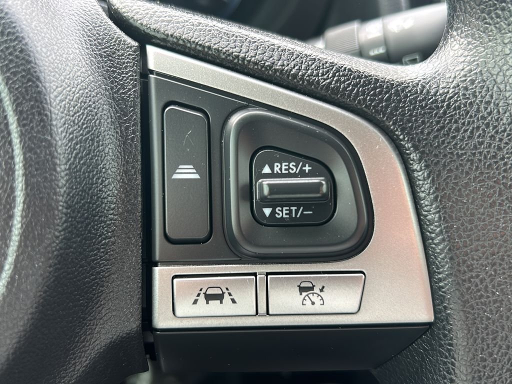 Used 2018 Silver Subaru 2.5i Premium image 17
