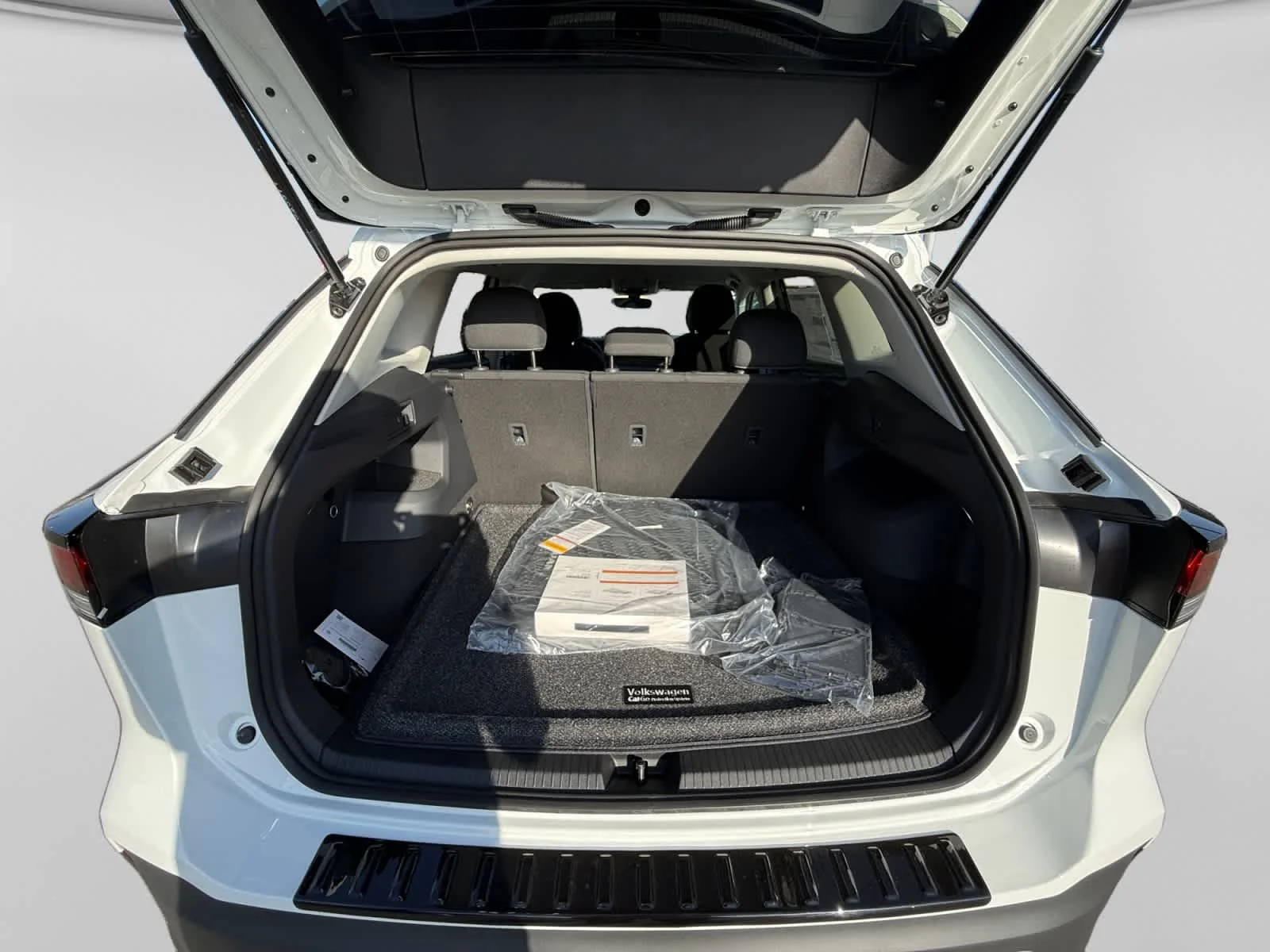 New 2026 PURE WHITE Volkswagen S image 23