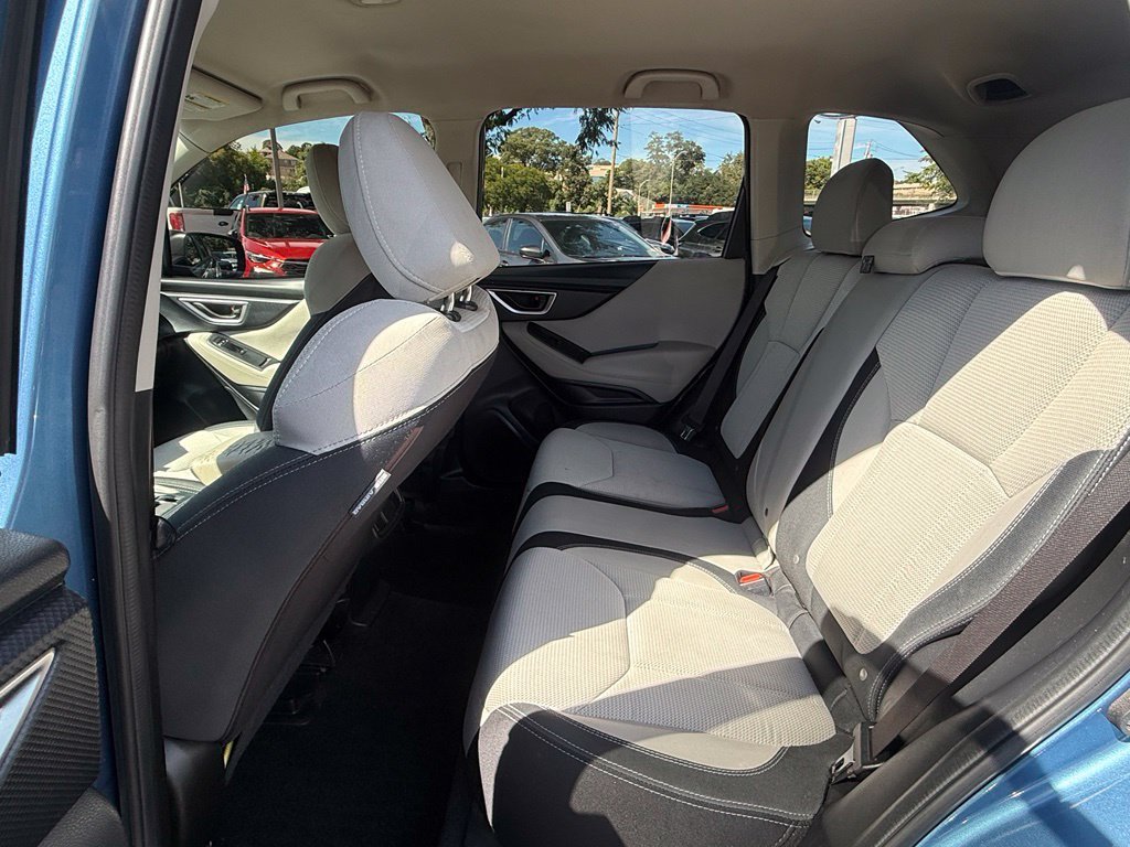Used 2019 Horizon Blue Pearl Subaru Base image 21