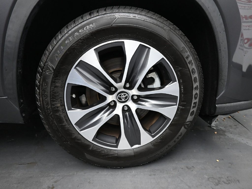 Used 2022 Gray Toyota XLE image 11