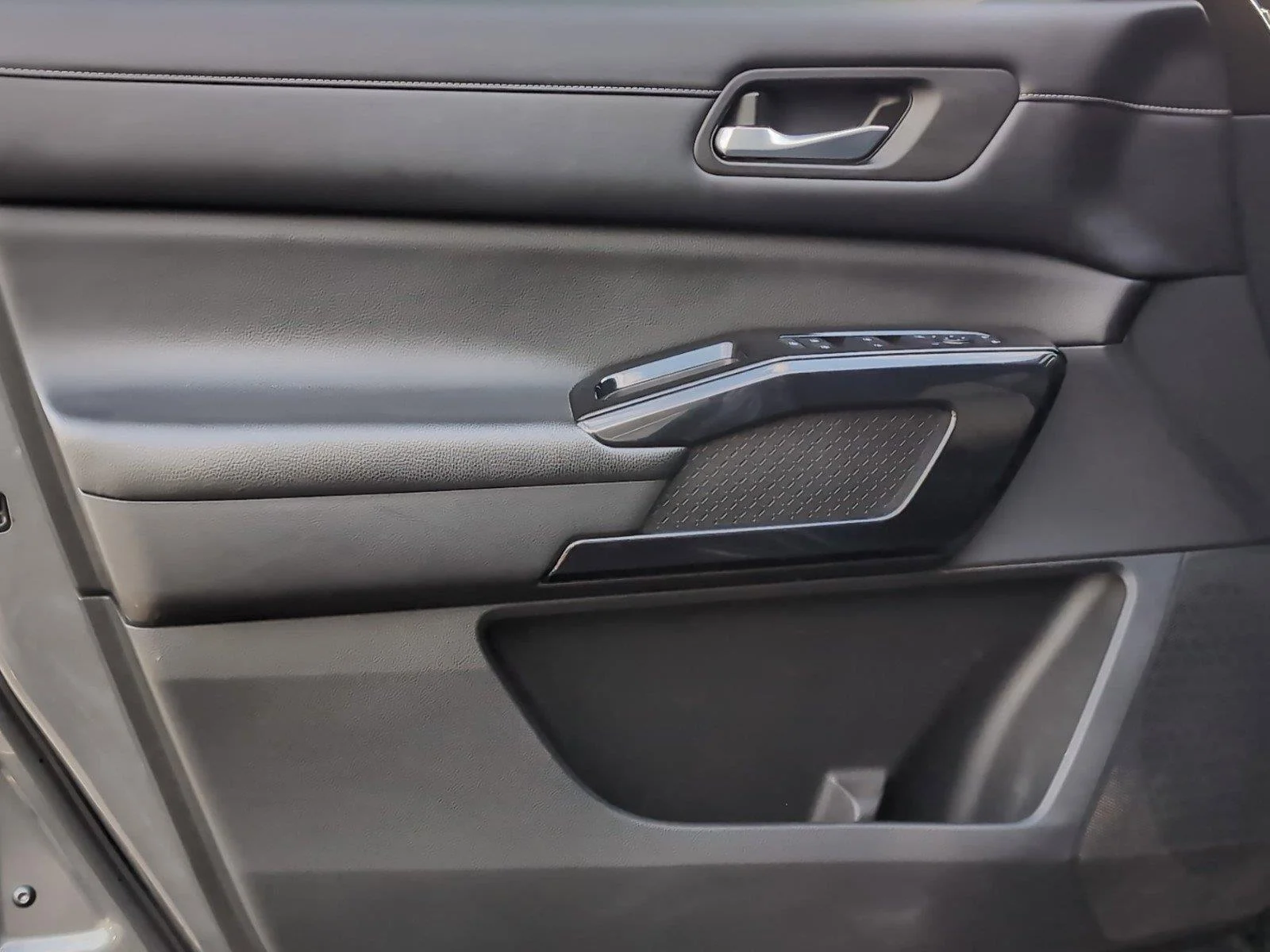 Used 2022 Gun Metallic Nissan S image 13