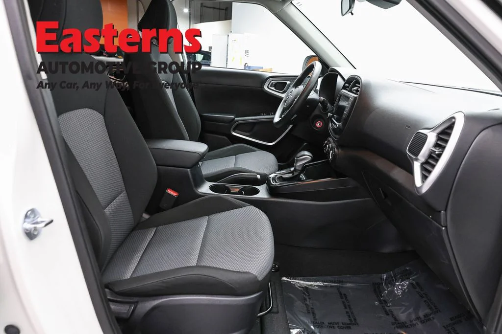 Used 2023 White Kia LX image 24