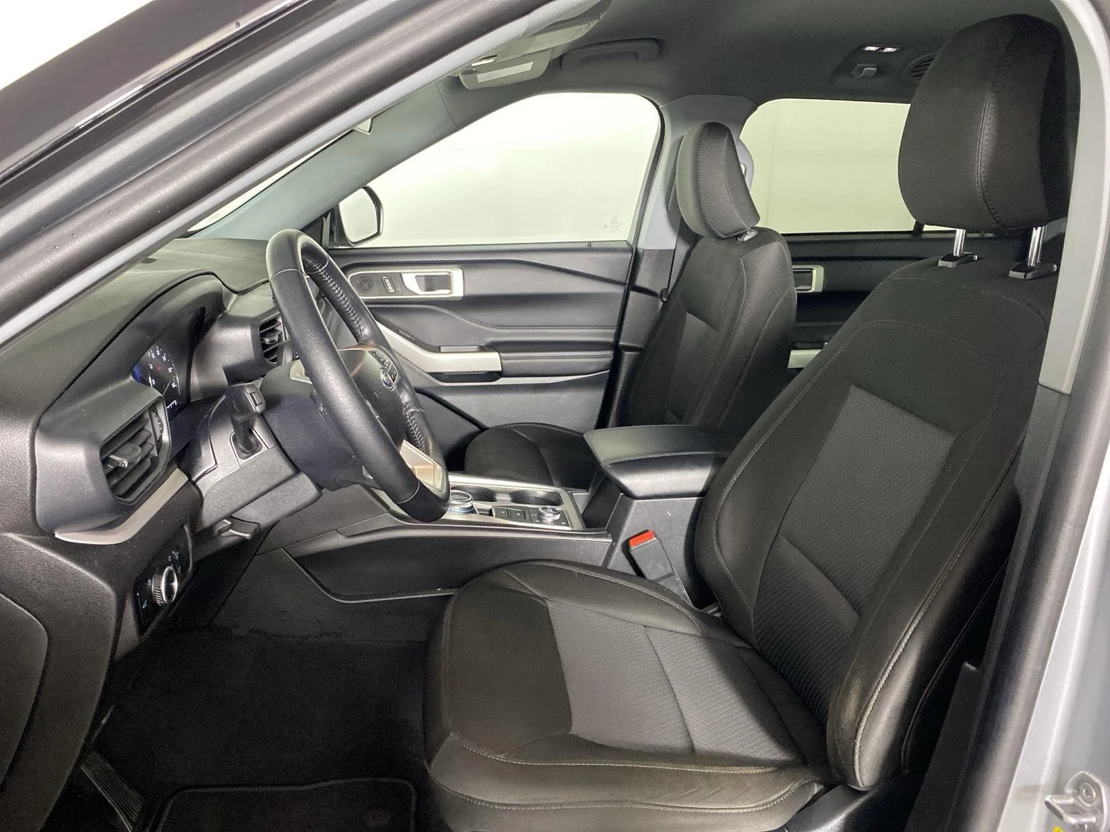 Used 2023 Iconic Silver Ford XLT image 13