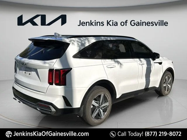 Used 2023 White Kia S image 6