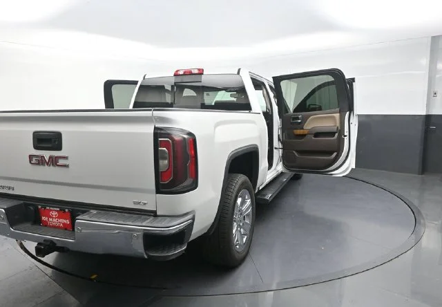 Used 2018 White GMC SLT image 44