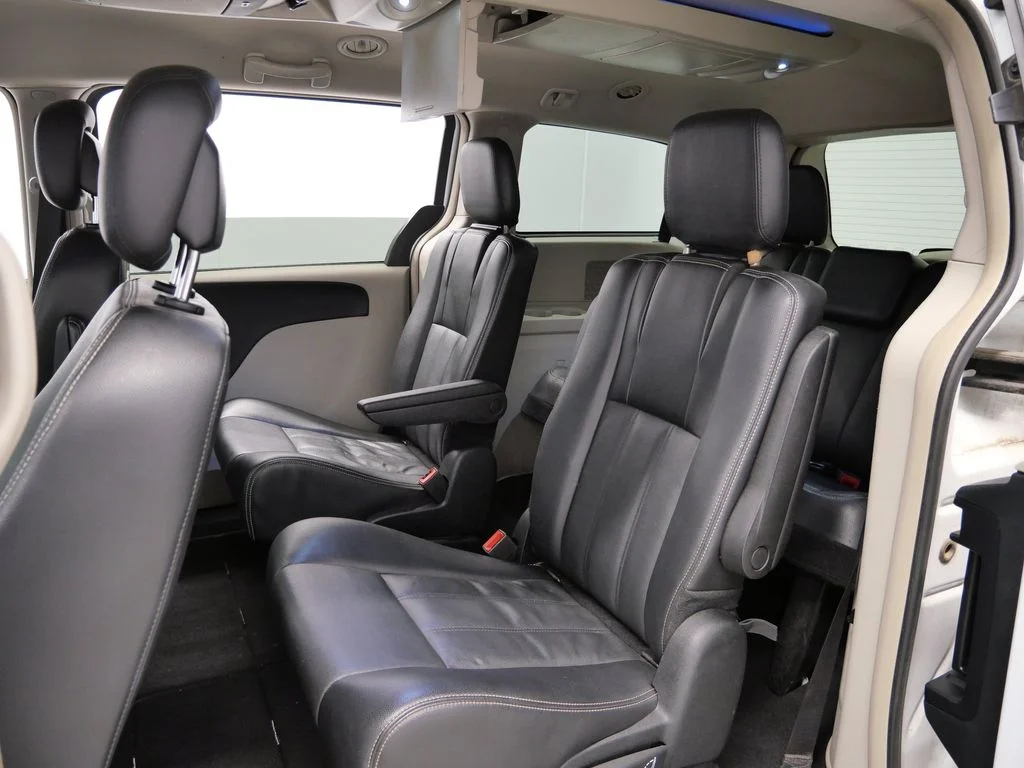 Used 2014 White Chrysler Touring image 11